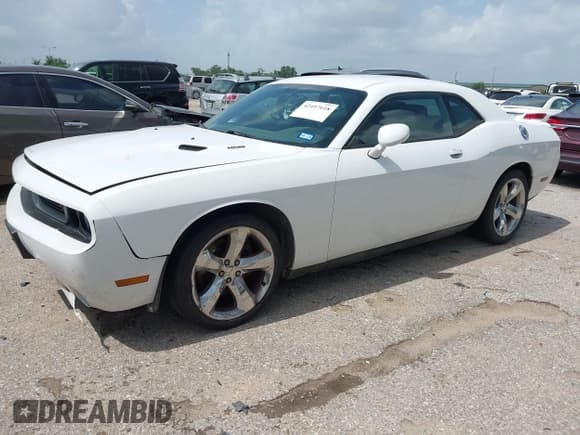 ✅ 2013 Dodge Challenger R/T • VIN: 2C3CDYBT3DH511943 • Лот: 42497618. Опубликован ранее на IAAI с пробегом 107 412 миль. Бесплатный доступ к архиву аукционных продаж из США и подробный отчёт об истории автомобиля на DreamBid. Изображение 2.