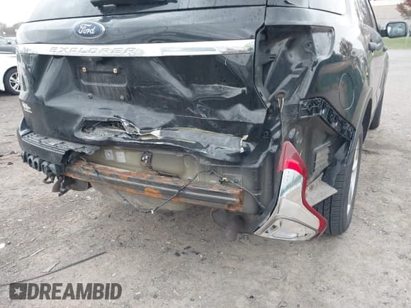 ✅ 2018 Ford Explorer • VIN: 1FM5K7B87JGA58851 • Lot: 43607379. Wystawiony na IAAI z przebiegiem 124 104 mil. Bezpłatny archiwum sprzedaży aukcyjnych z USA i szczegółowy raport historii pojazdu na DreamBid. Zdjęcie 6.