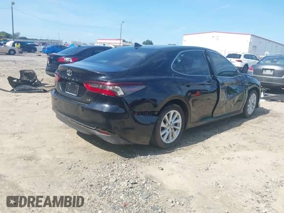 2022 Toyota Camry LE z VIN 4T1C11AK4NU689911, wystawiony jako IAAI lot #43170849 z przebiegiem 47 170 mil mil oraz . Historia ofert i sprzedaży dostępna na DreamBid. Obrazek 4.