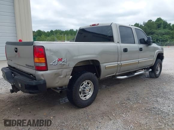 ✅ 2001 Chevrolet Silverado 2500HD LS • VIN: 1GCHK23U01F197127 • Лот: 42894034. Опубликован ранее на IAAI с пробегом 423 848 миль. Бесплатный доступ к архиву аукционных продаж из США и подробный отчёт об истории автомобиля на DreamBid. Изображение 6.
