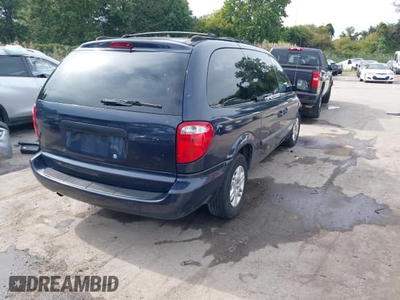 ✅ 2005 Dodge Caravan SE • VIN: 1D4GP24R35B391965 • Lot: 43308146. Wystawiony na IAAI z przebiegiem 237 734 mil. Bezpłatny archiwum sprzedaży aukcyjnych z USA i szczegółowy raport historii pojazdu na DreamBid. Zdjęcie 4.