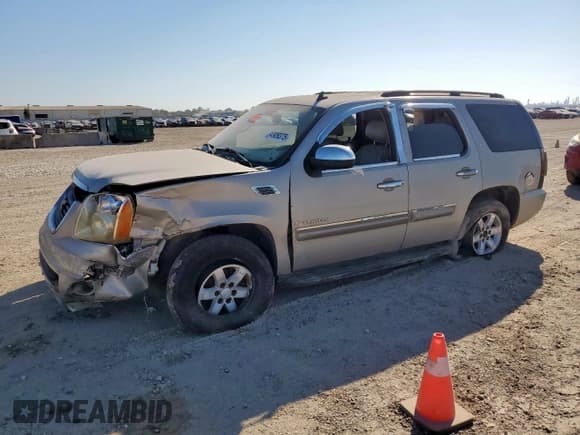 ✅ 2007 GMC Yukon SLT • VIN: 1GKFC13J87R333374 • Lot: 84909375. Listed on Copart with 207,745 mi. Free auction sales archive from the USA and detailed vehicle history report at DreamBid. Image 1.