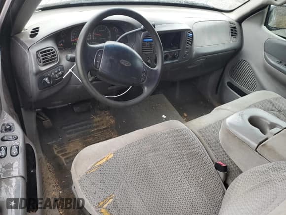 ✅ 1999 Ford F-150 XL • VIN: 1FTRX18L5XNB35835 • Lot: 52898645. Wystawiony na Copart z przebiegiem 218 637 mil. Bezpłatny archiwum sprzedaży aukcyjnych z USA i szczegółowy raport historii pojazdu na DreamBid. Zdjęcie 8.