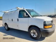✅ 2019 Chevrolet Express Cargo • VIN: 1GCWGAFP4K1242173 • Lot: 91474505. Wystawiony na Copart z przebiegiem 175 154 mil. Bezpłatny archiwum sprzedaży aukcyjnych z USA i szczegółowy raport historii pojazdu na DreamBid. Zdjęcie 4.