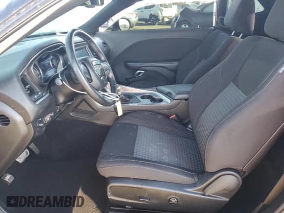 ✅ 2019 Dodge Challenger SXT • VIN: 2C3CDZAG5KH752104 • Lot: 39530284. Wystawiony na Copart z przebiegiem 19 157 mil. Bezpłatny archiwum sprzedaży aukcyjnych z USA i szczegółowy raport historii pojazdu na DreamBid. Zdjęcie 7.