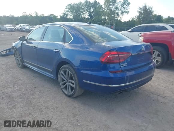 ✅ 2017 Volkswagen Passat R-Line • VIN: 1VWDT7A39HC033595 • Lot: 43106667. Wystawiony na IAAI z przebiegiem 130 845 mil. Bezpłatny archiwum sprzedaży aukcyjnych z USA i szczegółowy raport historii pojazdu na DreamBid. Zdjęcie 3.
