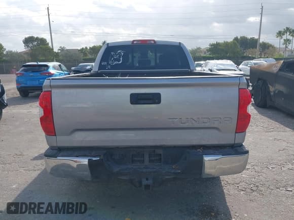 ✅ 2015 Toyota Tundra SR5 • VIN: 5TFRY5F15FX177849 • Lot: 41912719. Wystawiony na IAAI z przebiegiem 233 567 mil. Bezpłatny archiwum sprzedaży aukcyjnych z USA i szczegółowy raport historii pojazdu na DreamBid. Zdjęcie 17.