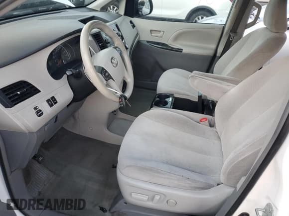 ✅ 2012 Toyota Sienna LE • VIN: 5TDKK3DC8CS242044 • Lot: 93704595. Wystawiony na Copart z przebiegiem 223 148 mil. Bezpłatny archiwum sprzedaży aukcyjnych z USA i szczegółowy raport historii pojazdu na DreamBid. Zdjęcie 7.