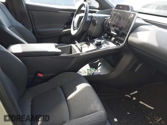 ✅ 2024 Toyota bZ4X XLE • VIN: JTMABACAXRA087695 • Lot: 43175828. Listed on IAAI with 13,579 mi. Free auction sales archive from the USA and detailed vehicle history report at DreamBid. Image 5.