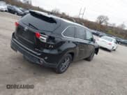 ✅ 2017 Toyota Highlander XLE • VIN: 5TDJZRFH2HS469580 • Lot: 43843833. Listed on IAAI with 120,451 mi. Free auction sales archive from the USA and detailed vehicle history report at DreamBid. Image 4.