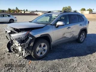 ✅ 2025 Toyota RAV4 Hybrid LE • VIN: 2T3MWRFVXSW272304 • Лот: 85343005. Опубликован ранее на Copart с пробегом 19 361 миль. Бесплатный доступ к архиву аукционных продаж из США и подробный отчёт об истории автомобиля на DreamBid. Изображение 1.