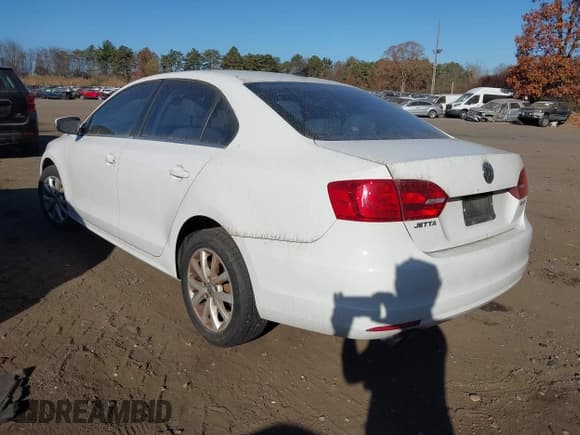 ✅ 2013 Volkswagen Jetta SE • VIN: 3VWDP7AJXDM359188 • Lot: 40790094. Wystawiony na IAAI z przebiegiem 84 286 mil. Bezpłatny archiwum sprzedaży aukcyjnych z USA i szczegółowy raport historii pojazdu na DreamBid. Zdjęcie 3.