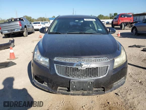 2014 Chevrolet Cruze 1LT z VIN 1G1PC5SB7E7104686, wystawiony jako Copart lot #87261175 z przebiegiem 114 359 mil mil oraz Szkoda całkowita • Salvage title. Historia ofert i sprzedaży dostępna na DreamBid. Obrazek 5.