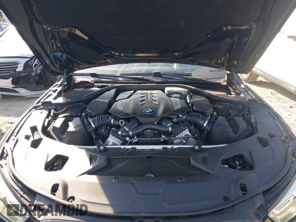 ✅ 2022 BMW 8 Series M850i xDrive • VIN: WBABC4C06NCG86571 • Lot: 43616622. Listed on IAAI with 5,383 mi. Free auction sales archive from the USA and detailed vehicle history report at DreamBid. Image 10.