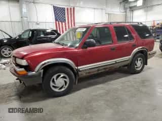 1999 Chevrolet Blazer LS z VIN 1GNDT13W7X2129972, wystawiony jako Copart lot #83786284 z przebiegiem Nie podano mil oraz Nie do naprawy • Non repairable. Historia ofert i sprzedaży dostępna na DreamBid. Obrazek 1.