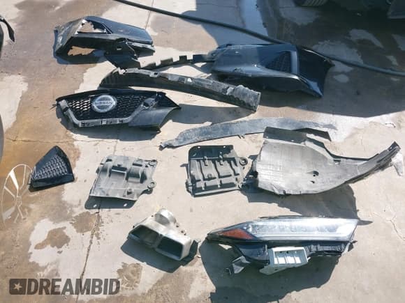 ✅ 2021 Nissan Maxima SV • VIN: 1N4AA6CV5MC505084 • Lot: 43106251. Wystawiony na IAAI z przebiegiem 76 397 mil. Bezpłatny archiwum sprzedaży aukcyjnych z USA i szczegółowy raport historii pojazdu na DreamBid. Zdjęcie 12.