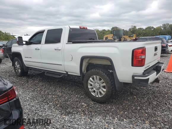 ✅ 2016 GMC Sierra 3500 • VIN: 1GT42VCG1GF107213 • Lot: 71121584. Wystawiony na Copart z przebiegiem 202 487 mil. Bezpłatny archiwum sprzedaży aukcyjnych z USA i szczegółowy raport historii pojazdu na DreamBid. Zdjęcie 2.