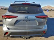 ✅ 2022 Toyota Highlander Hybrid Limited • VIN: 5TDYARAH2NS012969 • Лот: 96096815. Опубликован ранее на Copart с пробегом 107 974 миль. Бесплатный доступ к архиву аукционных продаж из США и подробный отчёт об истории автомобиля на DreamBid. Изображение 6.