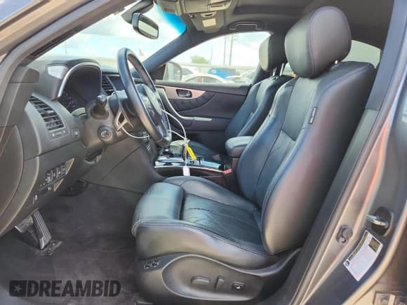 ✅ 2016 Infiniti QX70 • VIN: JN8CS1MW4GM400081 • Lot: 85894745. Wystawiony na Copart z przebiegiem 91 503 mil. Bezpłatny archiwum sprzedaży aukcyjnych z USA i szczegółowy raport historii pojazdu na DreamBid. Zdjęcie 7.