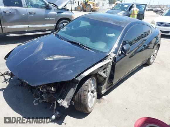 ✅ 2014 Hyundai Genesis Coupe 2.0T • VIN: KMHHT6KD9EU115057 • Lot: 42609807. Wystawiony na IAAI z przebiegiem 73 207 mil. Bezpłatny archiwum sprzedaży aukcyjnych z USA i szczegółowy raport historii pojazdu na DreamBid. Zdjęcie 2.