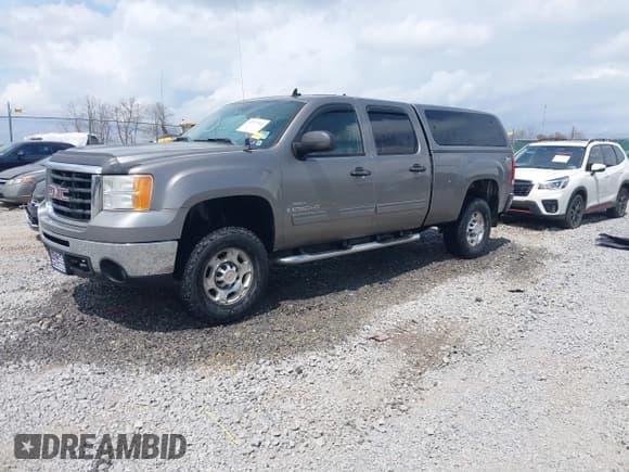 ✅ 2009 GMC Sierra 2500HD SLE • VIN: 1GTHK53619F145083 • Lot: 42127562. Wystawiony na IAAI z przebiegiem 228 056 mil. Bezpłatny archiwum sprzedaży aukcyjnych z USA i szczegółowy raport historii pojazdu na DreamBid. Zdjęcie 2.