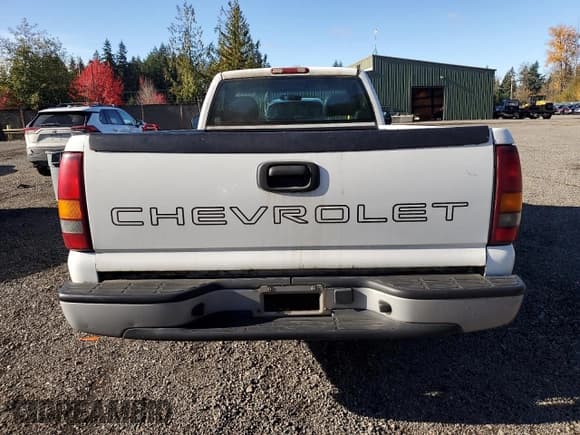 ✅ 2002 Chevrolet Silverado 1500 • VIN: 1GCEC14W72Z331951 • Лот: 90984235. Опубликован ранее на Copart с пробегом 106 097 миль. Бесплатный доступ к архиву аукционных продаж из США и подробный отчёт об истории автомобиля на DreamBid. Изображение 6.
