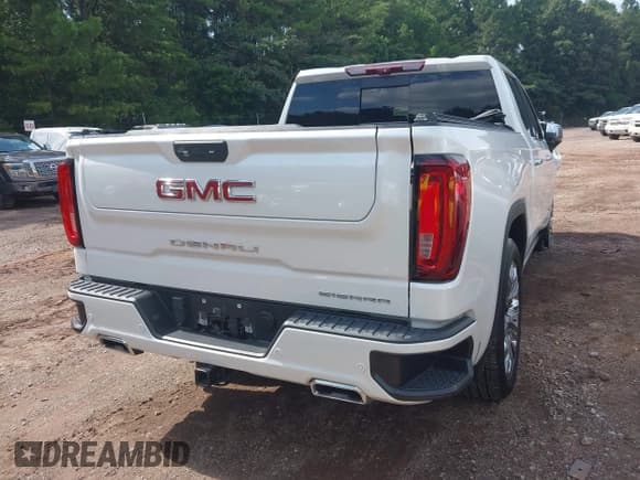 ✅ 2022 GMC Sierra 1500 • VIN: 3GTUUGET6NG585901 • Lot: 42601844. Wystawiony na IAAI z przebiegiem 57 633 mil. Bezpłatny archiwum sprzedaży aukcyjnych z USA i szczegółowy raport historii pojazdu na DreamBid. Zdjęcie 4.