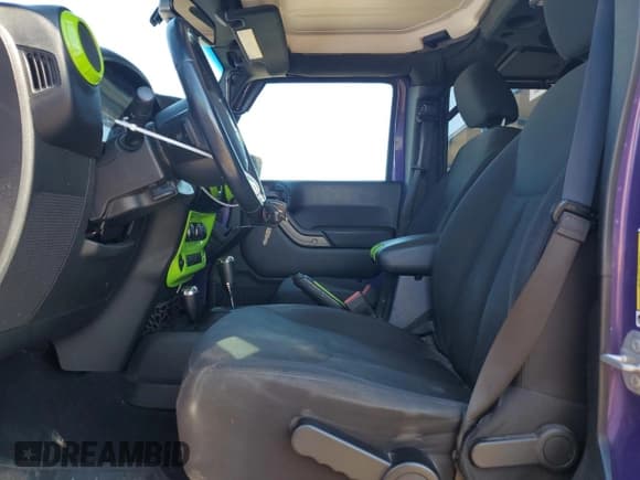 ✅ 2018 Jeep Wrangler Unlimited Freedom • VIN: 1C4BJWDG8JL888075 • Lot: 81524215. Wystawiony na Copart z przebiegiem 89 697 mil. Bezpłatny archiwum sprzedaży aukcyjnych z USA i szczegółowy raport historii pojazdu na DreamBid. Zdjęcie 7.