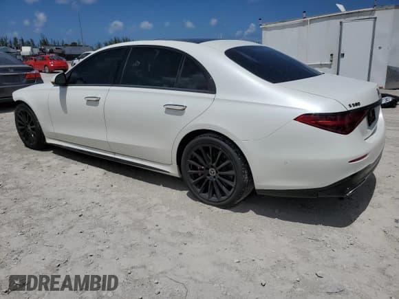 ✅ 2023 Mercedes-Benz S 580 • VIN: W1K6G7GBXPA180703 • Lot: 60398765. Wystawiony na Copart z przebiegiem 17 326 mil. Bezpłatny archiwum sprzedaży aukcyjnych z USA i szczegółowy raport historii pojazdu na DreamBid. Zdjęcie 2.