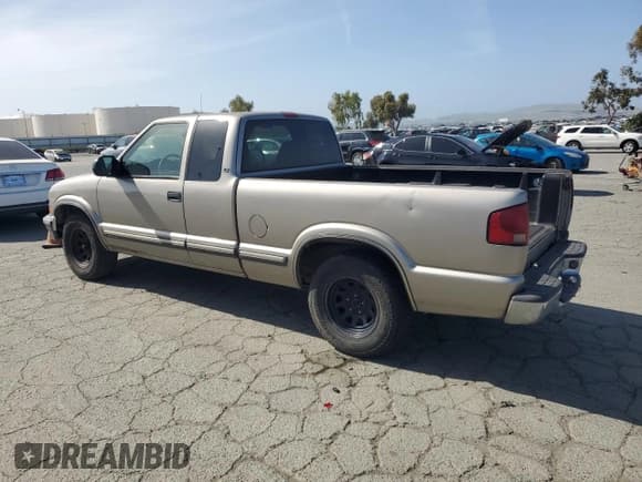 ✅ 2000 Chevrolet S-10 LS • VIN: 1GCCS19W2Y8221990 • Лот: 53942155. Опубликован ранее на Copart с пробегом 275 715 миль. Бесплатный доступ к архиву аукционных продаж из США и подробный отчёт об истории автомобиля на DreamBid. Изображение 2.