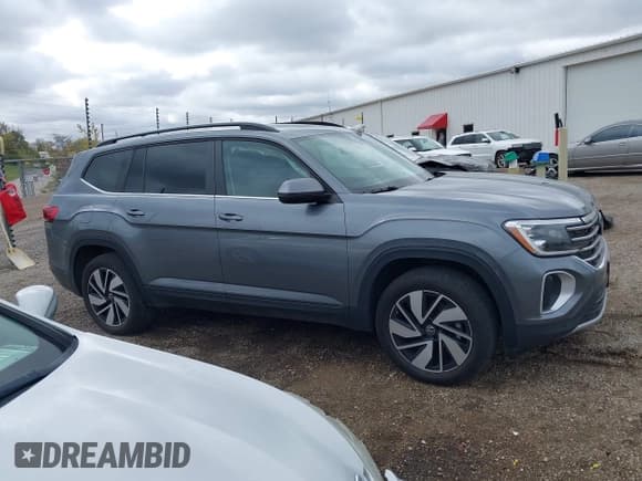 ✅ 2025 Volkswagen Atlas SE • VIN: 1V2KR2CAXSC553401 • Lot: 43502876. Listed on IAAI with 16,561 mi. Free auction sales archive from the USA and detailed vehicle history report at DreamBid. Image 13.