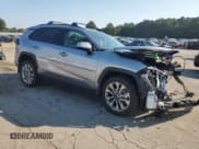 ✅ 2025 Toyota RAV4 XLE Premium • VIN: 2T3C1RFV5SC329990 • Лот: 81249955. Опубликован ранее на Copart с пробегом 1 032 миль. Бесплатный доступ к архиву аукционных продаж из США и подробный отчёт об истории автомобиля на DreamBid. Изображение 4.