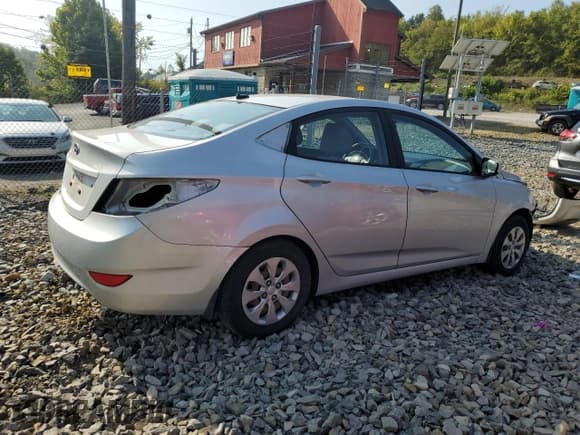 ✅ 2015 Hyundai Accent GLS • VIN: KMHCT4AEXFU928949 • Лот: 70545774. Опубликован ранее на Copart с пробегом 119 717 миль. Бесплатный доступ к архиву аукционных продаж из США и подробный отчёт об истории автомобиля на DreamBid. Изображение 3.