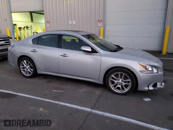 ✅ 2013 Nissan Maxima SV • VIN: 1N4AA5AP3DC835028 • Lot: 88123305. Wystawiony na Copart z przebiegiem 154 962 mil. Bezpłatny archiwum sprzedaży aukcyjnych z USA i szczegółowy raport historii pojazdu na DreamBid. Zdjęcie 4.