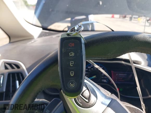 ✅ 2013 Ford C-Max SEL • VIN: 1FADP5CU2DL510935 • Lot: 42142613. Wystawiony na IAAI z przebiegiem 162 788 mil. Bezpłatny archiwum sprzedaży aukcyjnych z USA i szczegółowy raport historii pojazdu na DreamBid. Zdjęcie 11.