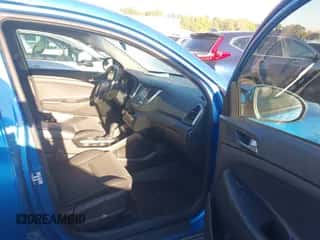 2016 Hyundai Tucson Sport z VIN KM8J33A26GU088757, wystawiony jako IAAI lot #43504818 z przebiegiem 149 181 mil mil oraz . Historia ofert i sprzedaży dostępna na DreamBid. Obrazek 5.