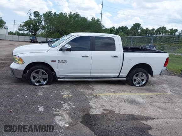 ✅ 2018 Ram 1500 Big Horn • VIN: 1C6RR7LT6JS331464 • Lot: 42357063. Wystawiony na IAAI z przebiegiem 206 907 mil. Bezpłatny archiwum sprzedaży aukcyjnych z USA i szczegółowy raport historii pojazdu na DreamBid. Zdjęcie 14.