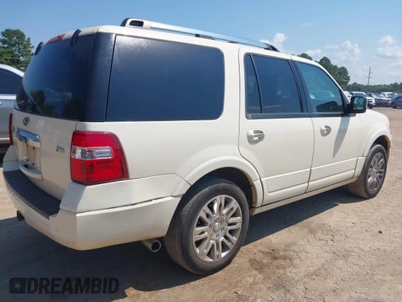 ✅ 2011 Ford Expedition Limited • VIN: 1FMJU1K56BEF13472 • Лот: 42990503. Опубликован ранее на IAAI с пробегом 246 685 миль. Бесплатный доступ к архиву аукционных продаж из США и подробный отчёт об истории автомобиля на DreamBid. Изображение 4.
