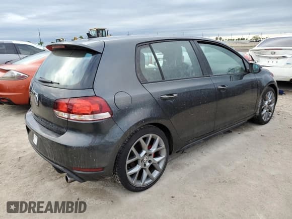 ✅ 2013 Volkswagen Golf GTI Driver's Edition • VIN: WVWHV7AJ4DW139782 • Лот: 75130254. Опубликован ранее на Copart с пробегом 18 650 миль. Бесплатный доступ к архиву аукционных продаж из США и подробный отчёт об истории автомобиля на DreamBid. Изображение 3.