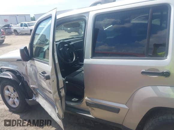 ✅ 2009 Jeep Liberty Sport • VIN: 1J8GN28K59W512034 • Lot: 42847440. Listed on IAAI with 145,127 mi. Free auction sales archive from the USA and detailed vehicle history report at DreamBid. Image 14.