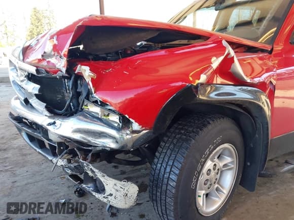 ✅ 2001 Dodge Dakota Sport • VIN: 1B7GL2AN81S106374 • Lot: 41435940. Wystawiony na IAAI z przebiegiem 183 540 mil. Bezpłatny archiwum sprzedaży aukcyjnych z USA i szczegółowy raport historii pojazdu na DreamBid. Zdjęcie 6.