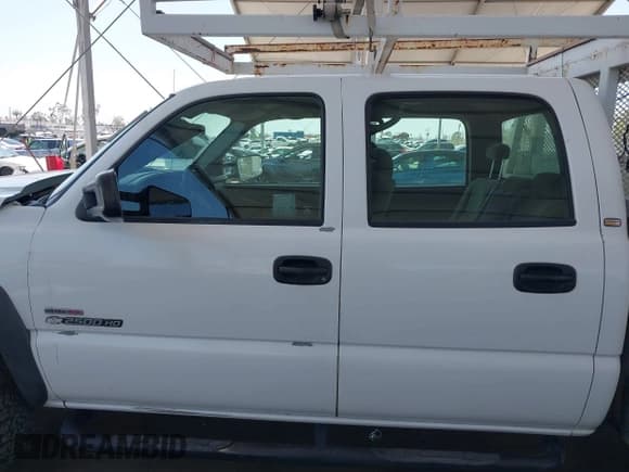 ✅ 2004 Chevrolet Silverado 1500 • VIN: 1GBHC23134F129481 • Лот: 42507585. Опубликован ранее на IAAI с пробегом 393 339 миль. Бесплатный доступ к архиву аукционных продаж из США и подробный отчёт об истории автомобиля на DreamBid. Изображение 14.