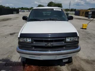 ✅ 1999 Chevrolet Blazer LS • VIN: 1GNCS13W6X2217684 • Lot: 63035645. Wystawiony na Copart z przebiegiem 114 567 mil. Bezpłatny archiwum sprzedaży aukcyjnych z USA i szczegółowy raport historii pojazdu na DreamBid. Zdjęcie 5.