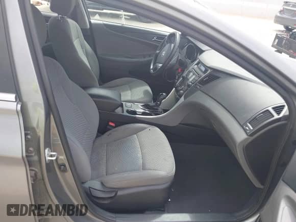 2013 Hyundai Sonata GLS z VIN 5NPEB4AC5DH611425, wystawiony jako IAAI lot #43475104 z przebiegiem 141 650 mil mil oraz . Historia ofert i sprzedaży dostępna na DreamBid. Obrazek 5.