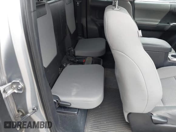 ✅ 2017 Toyota Tacoma SR5 • VIN: 5TFSZ5AN1HX072026 • Lot: 41793314. Wystawiony na IAAI z przebiegiem 76 975 mil. Bezpłatny archiwum sprzedaży aukcyjnych z USA i szczegółowy raport historii pojazdu na DreamBid. Zdjęcie 8.