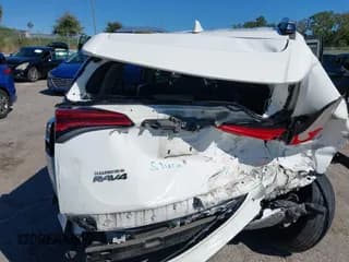 ✅ 2017 Toyota RAV4 LE • VIN: JTMZFREV9HJ121288 • Lot: 43601225. Wystawiony na IAAI z przebiegiem 86 052 mil. Bezpłatny archiwum sprzedaży aukcyjnych z USA i szczegółowy raport historii pojazdu na DreamBid. Zdjęcie 6.