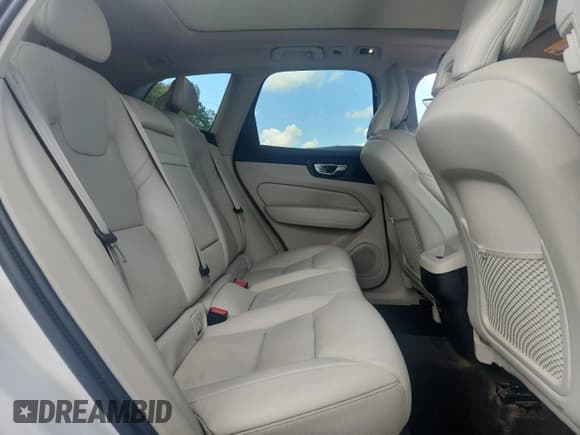 ✅ 2019 Volvo XC60 Momentum • VIN: LYV102DK2KB200699 • Lot: 64007825. Listed on Copart with 117,310 mi. Free auction sales archive from the USA and detailed vehicle history report at DreamBid. Image 11.