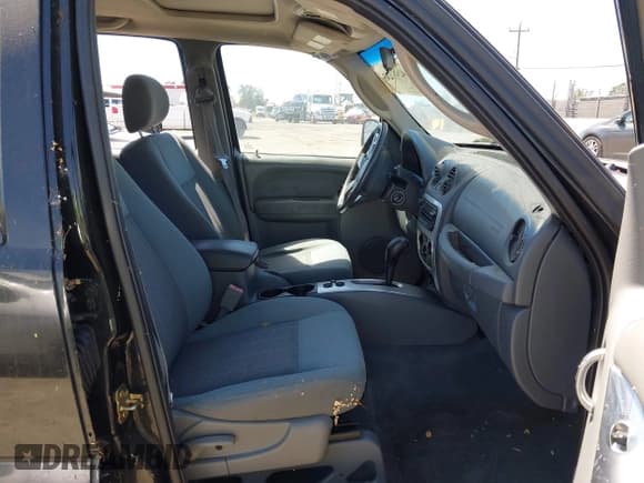 ✅ 2005 Jeep Liberty Limited • VIN: 1J4GK58K25W539875 • Lot: 42917245. Listed on IAAI with 270,276 mi. Free auction sales archive from the USA and detailed vehicle history report at DreamBid. Image 5.