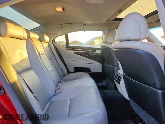 ✅ 2014 Lexus LS 460 • VIN: JTHBL5EF3E5125528 • Lot: 92903605. Wystawiony na Copart z przebiegiem 73 597 mil. Bezpłatny archiwum sprzedaży aukcyjnych z USA i szczegółowy raport historii pojazdu na DreamBid. Zdjęcie 10.