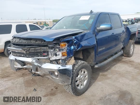 ✅ 2015 Chevrolet Silverado 2500HD LT • VIN: 1GC1KVE87FF564213 • Lot: 41987148. Listed on IAAI with 271,822 mi. Free auction sales archive from the USA and detailed vehicle history report at DreamBid. Image 2.